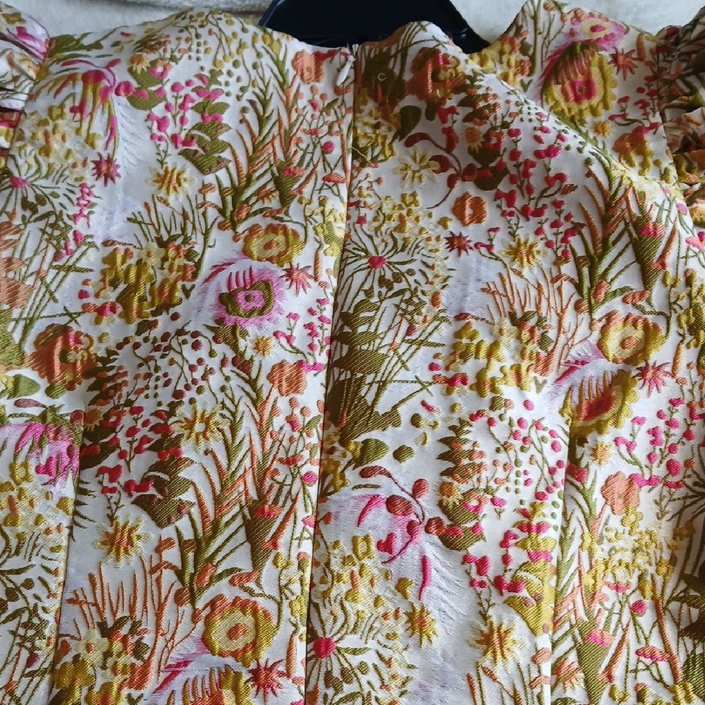 Dress Olive Floral Smocked The Sleves are puffy. - Picture 12 of 15